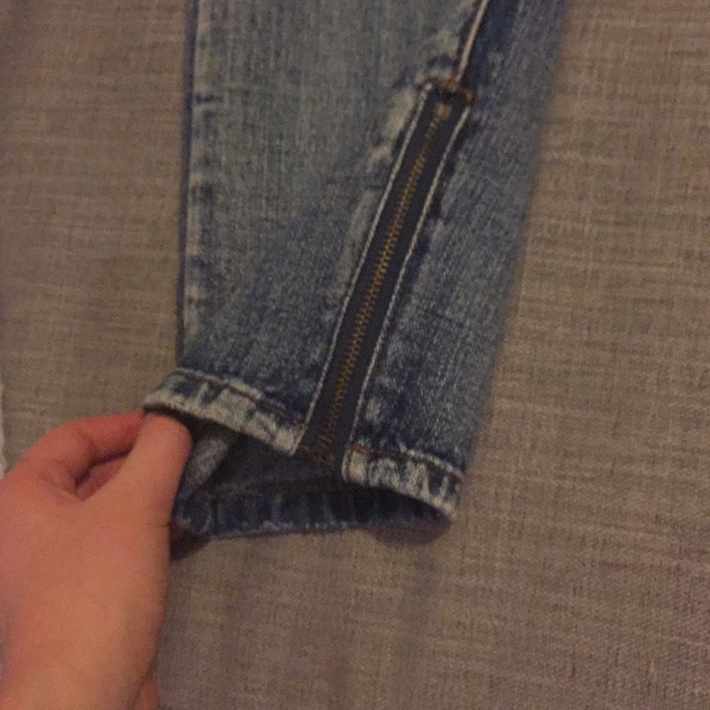 Tobi Ripped Jeans - Picture 3 of 4